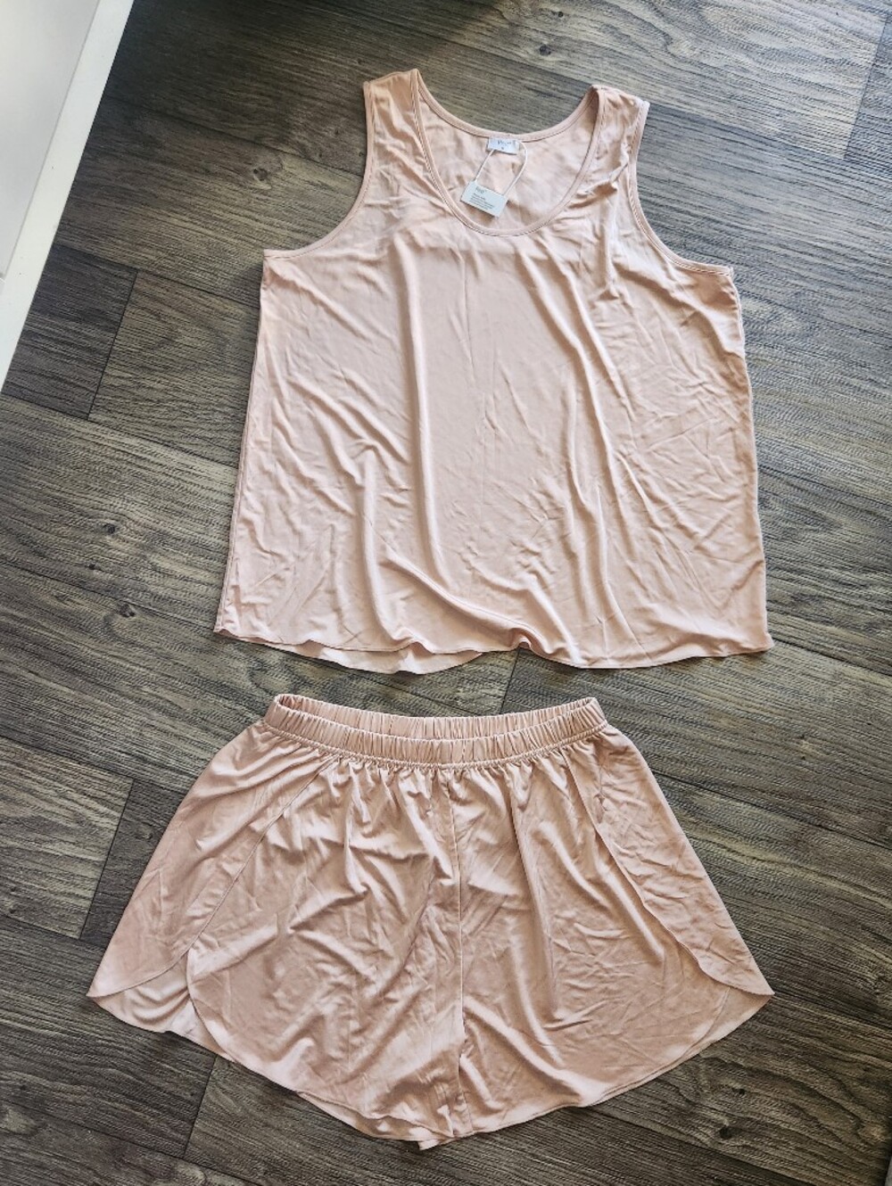 NWT Rest Evercool Cooling Pajamas  Tank Shorts Set in Champagne Gold